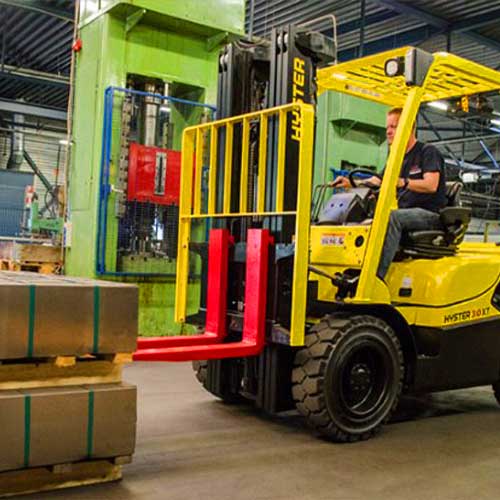 COUNTERBALANCE LIFT TRUCK