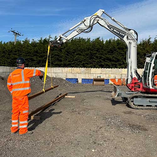 SLINGER SIGNALLER